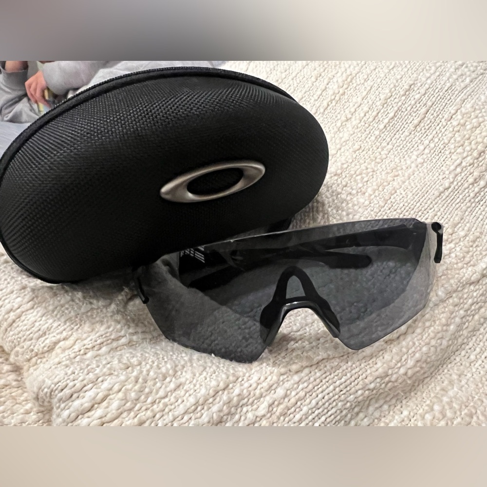 Mens Oakley Standard Issue Industrial Tombstone Sunglasses Case OO9328-04